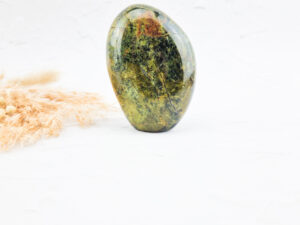 Groene opaal sculptuur 1 (b-keuze)