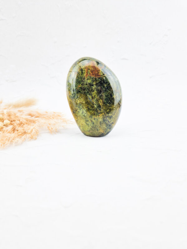 Groene opaal sculptuur 1 (b-keuze)