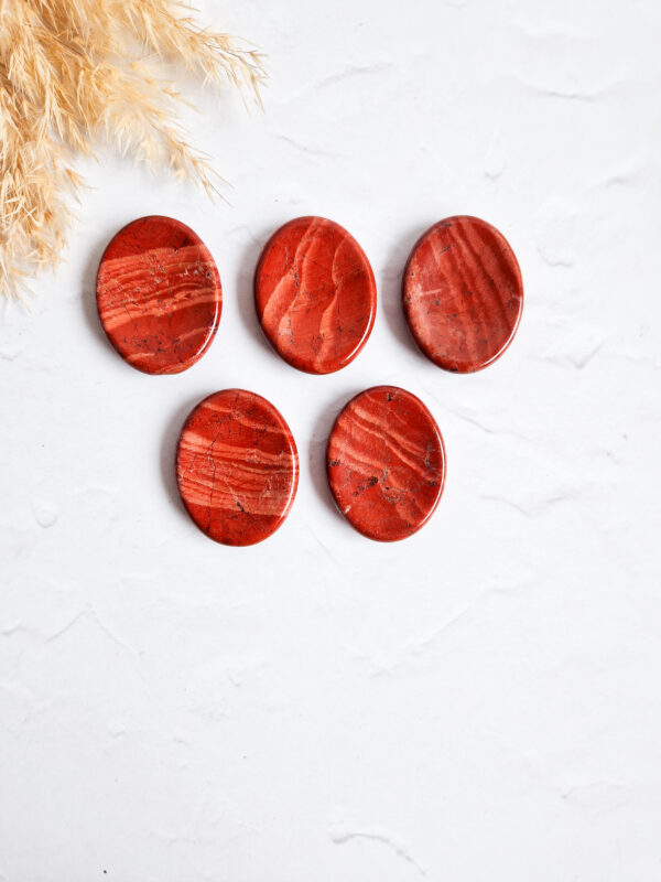 rode jaspis worry-stone