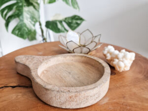 schaaltje van hout voor amberblokjes of edelstenen