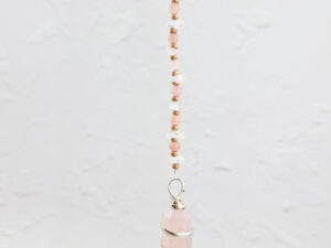 Handmade wandhanger met rozenkwarts en bergkristal