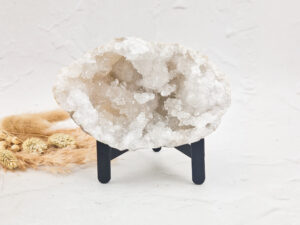 Kwarts geode op standaard