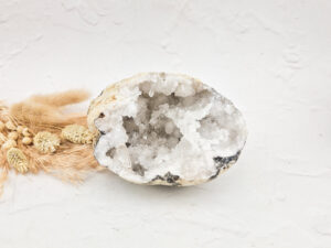 Halve kwarts geode