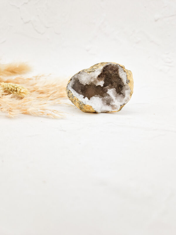 Halve kwarts geode