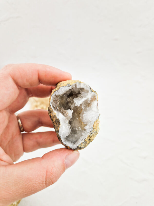 Halve kwarts geode