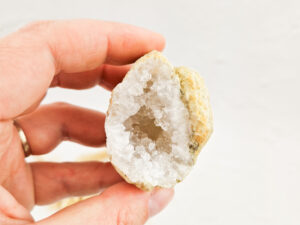 Halve kwarts geode