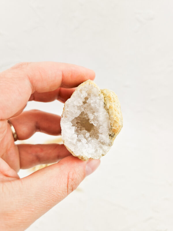 Halve kwarts geode