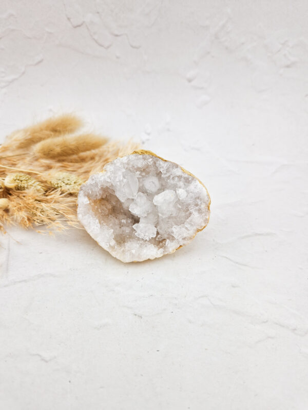 Halve kwarts geode