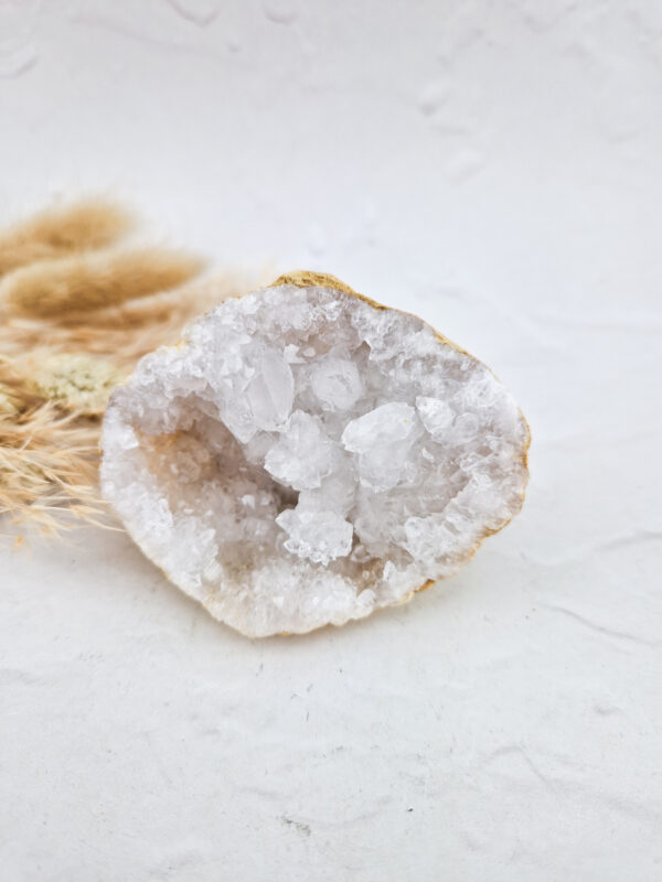 Halve kwarts geode