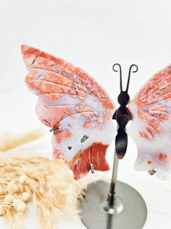 Roze agaat vlinder op standaard (candy cane agaat)