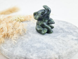 Groene opaal zittende olifant