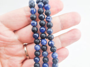 Lavasteen + sodaliet armband 6mm