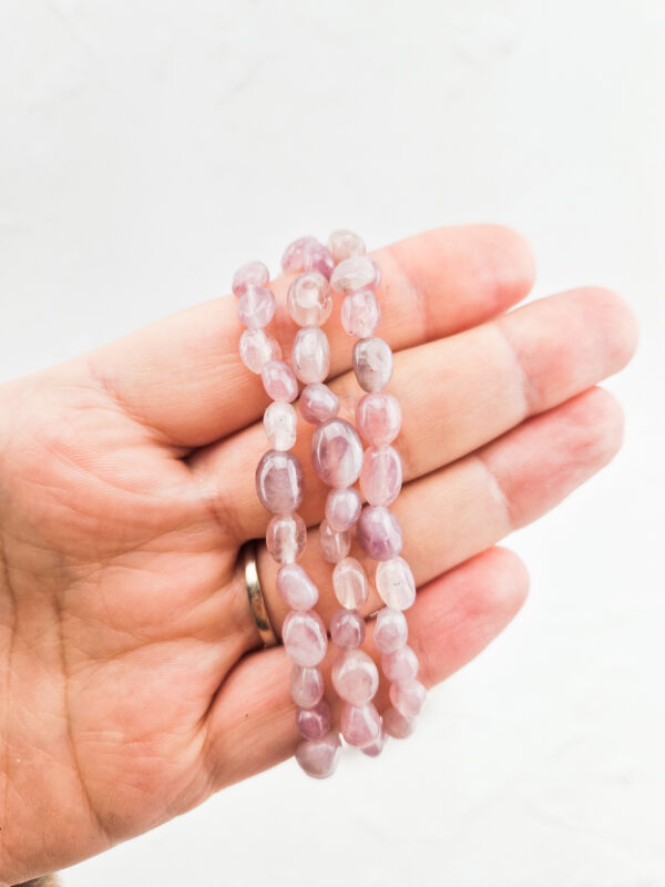 Rozenkwarts (donker) trommelsteen armband