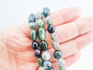 Mosagaat trommelsteen armband