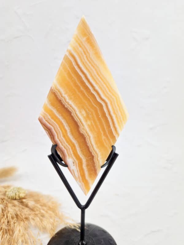 Gele calciet rhombus / ruit op standaard