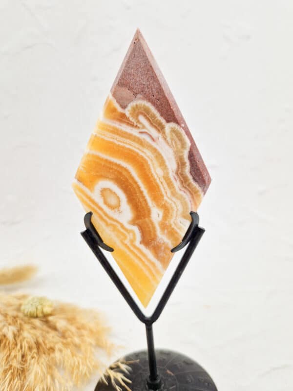 Gele calciet rhombus / ruit op standaard