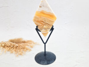 Gele calciet rhombus / ruit op standaard