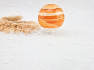 Gele calciet bol
