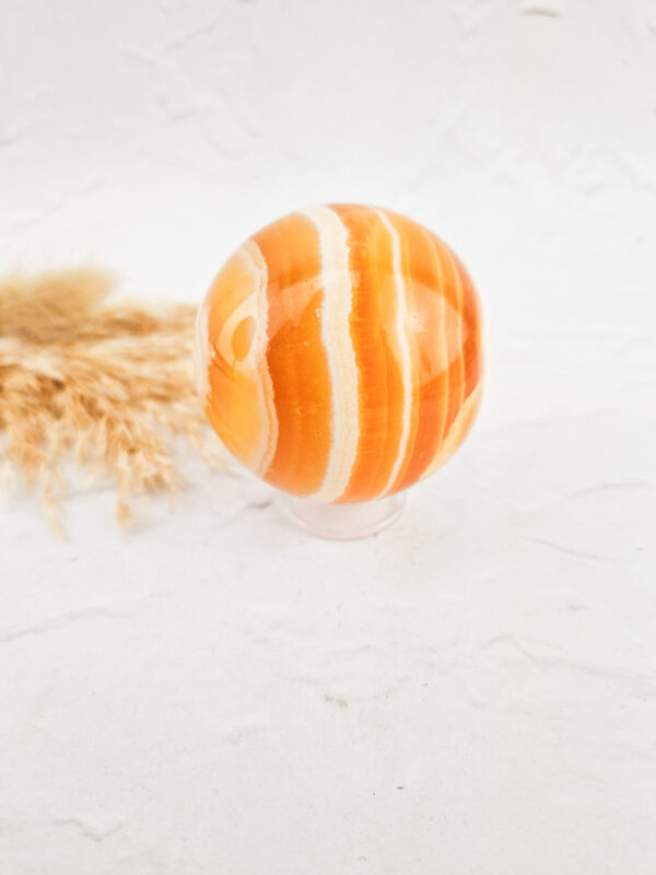 Gele calciet bol