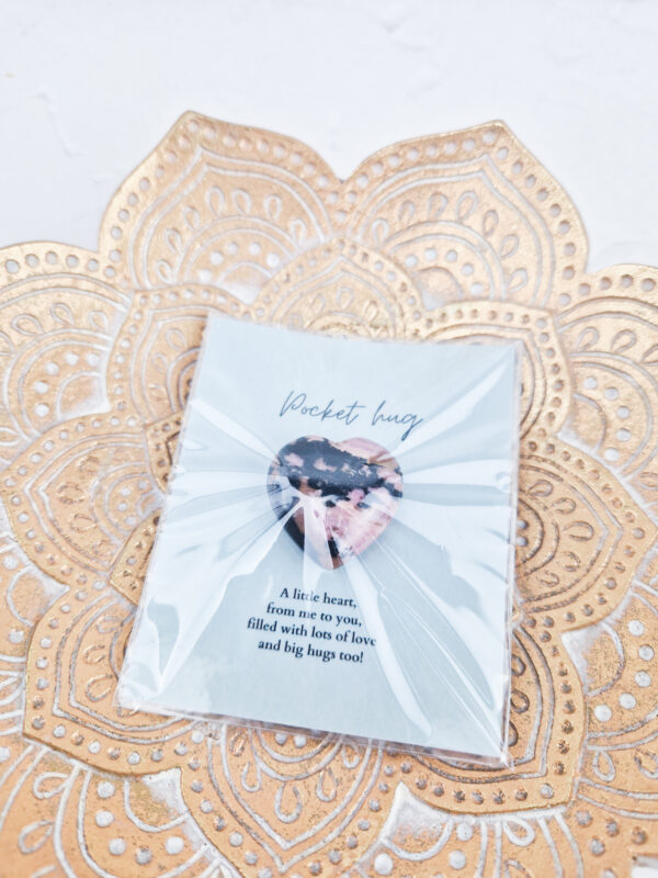 Pocket hug: a little heart (rhodoniet)