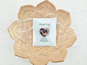 Pocket hug: a little heart (rhodoniet)