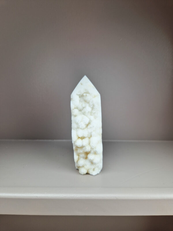 Witte calciet toren