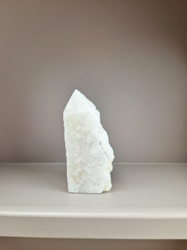 Witte calciet toren