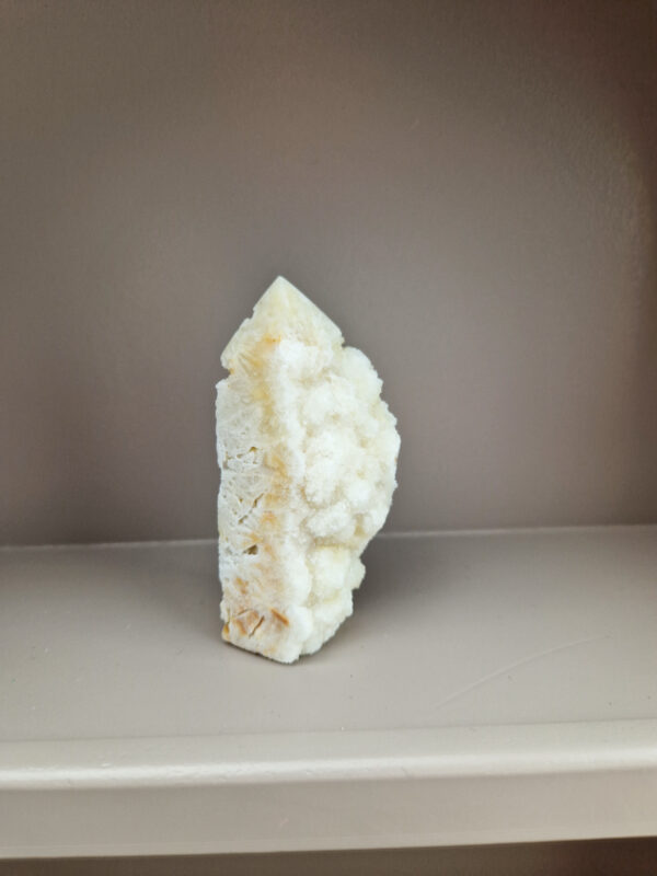 Witte calciet toren