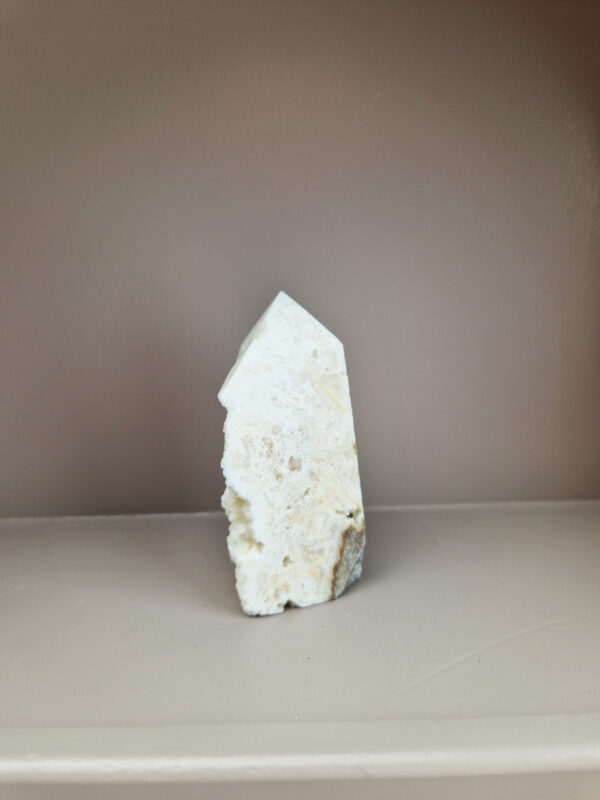 Witte calciet toren