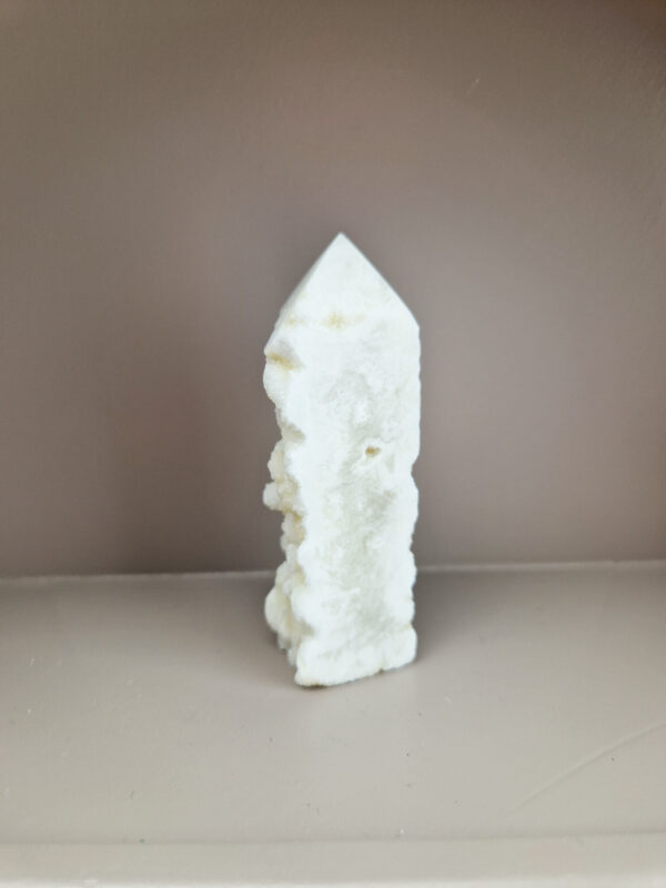 Witte calciet toren