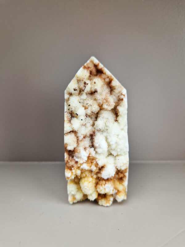 Witte calciet toren