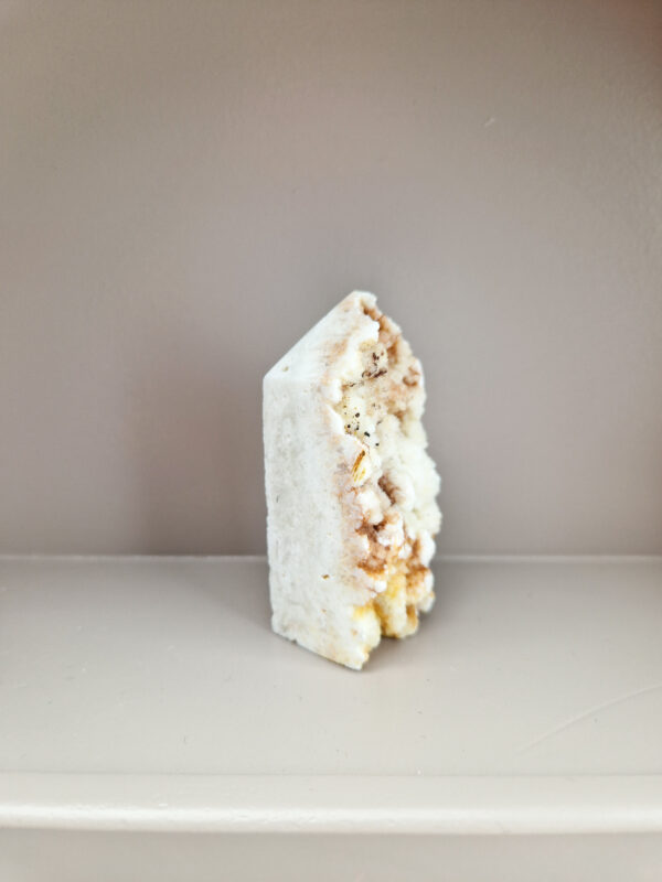 Witte calciet toren