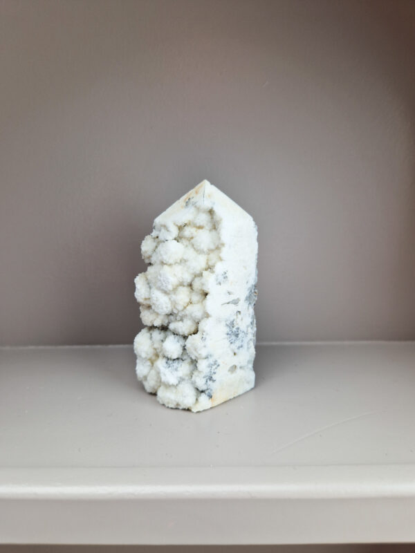Witte calciet toren