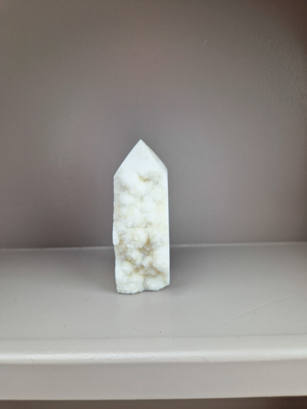 Witte calciet toren