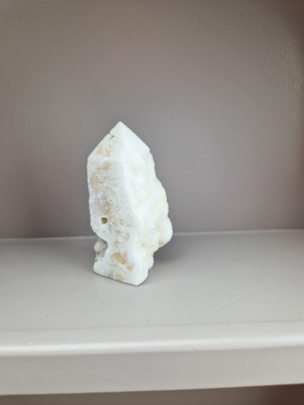Witte calciet toren