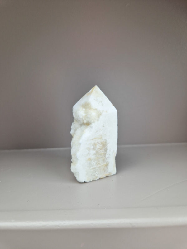 Witte calciet toren