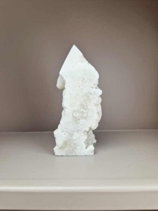 Witte calciet toren