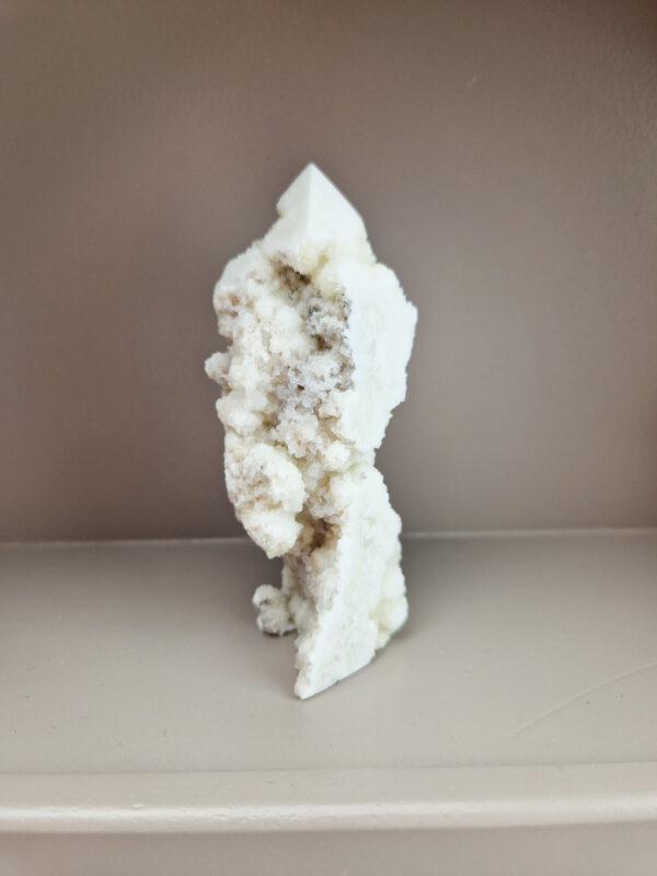 Witte calciet toren