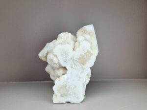 Witte calciet toren