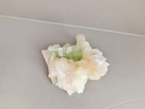 Apofylliet met stilbiet cluster