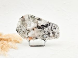 Chalcedoon met apofylliet en stilbiet cluster