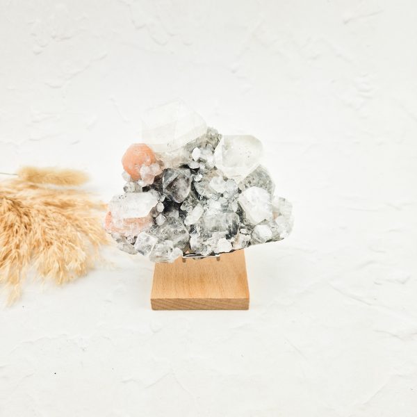 Chalcedoon met apofylliet en stilbiet cluster