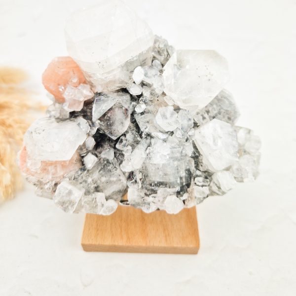 Chalcedoon met apofylliet en stilbiet cluster