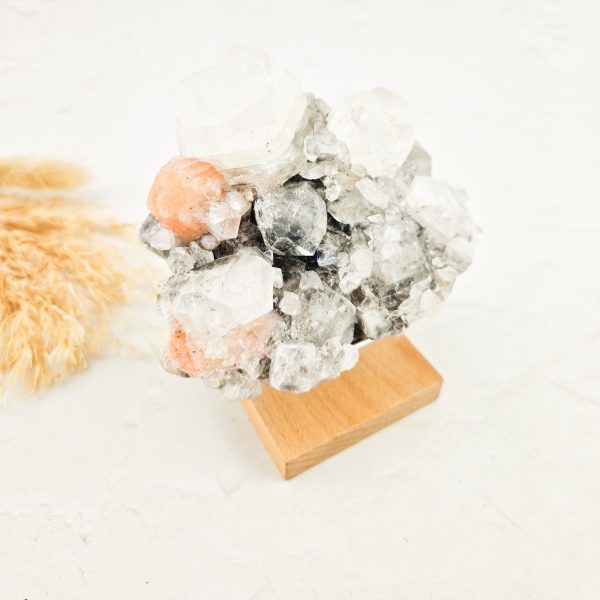 Chalcedoon met apofylliet en stilbiet cluster
