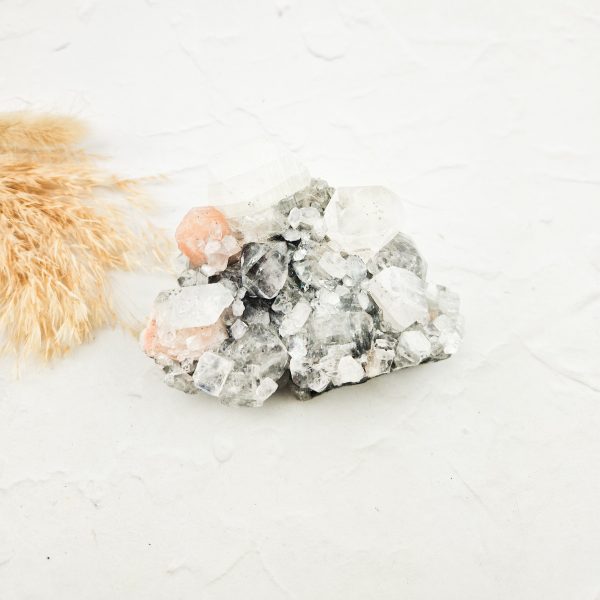 Chalcedoon met apofylliet en stilbiet cluster