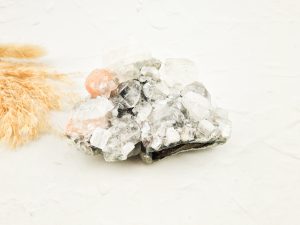 Chalcedoon met apofylliet en stilbiet cluster