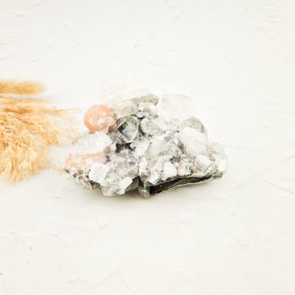 Chalcedoon met apofylliet en stilbiet cluster