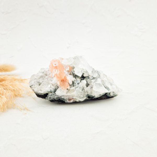 Chalcedoon met apofylliet en stilbiet cluster