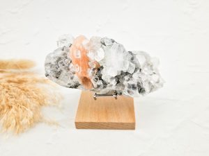 Chalcedoon met apofylliet en stilbiet cluster