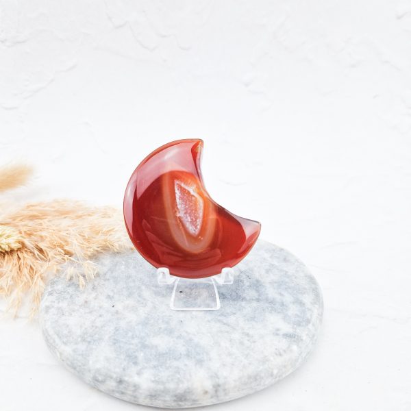 Carneool maan met druzy